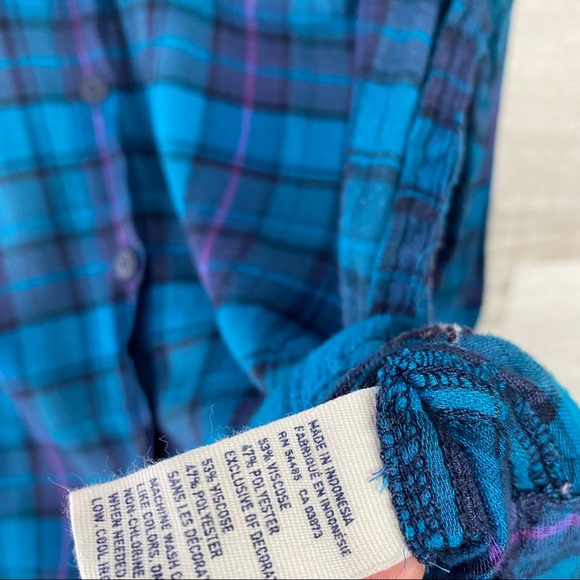 American Eagle Blue Plaid Button Down Blouse - Picture 5 of 6